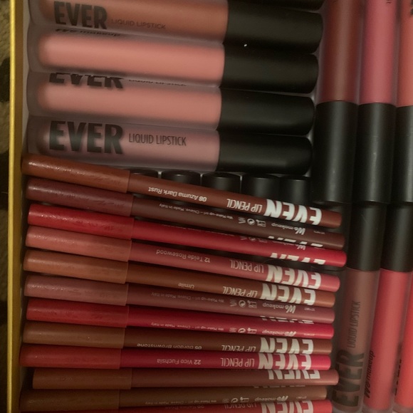 We makeup EVER LIQUID LIPSTICK - Picture 2 of 5